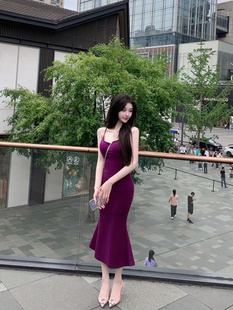 显白紫色高级感吊带连衣裙女夏季2023御姐轻熟风收腰鱼尾长裙
