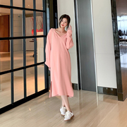 孕妇2022春季连衣裙粉色减龄宽松大码卫衣连帽长袖连衣裙长款韩版
