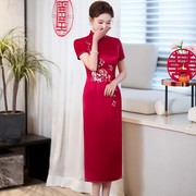 喜婆婆妈妈礼服婚宴装平时可穿2024红色绣花高级复古修身旗袍