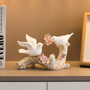 现代简约陶瓷小鸟摆件家居，客厅酒柜软，装饰品欧式房间桌面玄关摆件