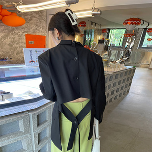 秋季韩版黑色宽松廓肩设计感前长，后短不对称西装后背系扣外套