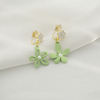 绿色花朵耳环镂空设计感夏天甜美耳坠简约不对称耳饰，耳夹无耳洞女