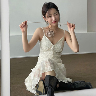 韩国chic法式复古V领重工蕾丝钩花拼接收腰显瘦长款吊带连衣裙女