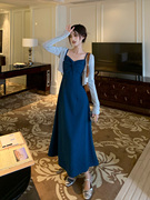 uu安娜大码女装法式气质高级感纯欲设计感吊带蓝色连衣裙收腰显瘦