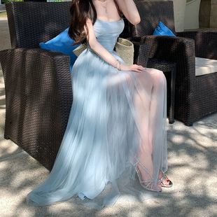 蓝色连衣裙蕾丝裙2024夏季纯色，美神蓝吊带，露背修身长裙沙滩裙