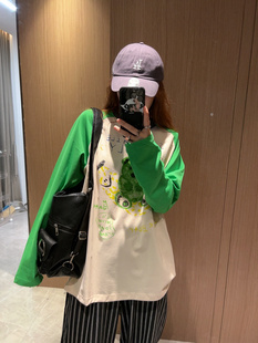 韩国2024春季女装个性涂鸦印花绿色插肩袖宽松长袖t恤