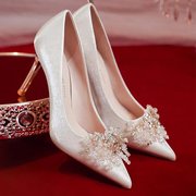红色婚鞋新娘鞋2024年春大东白色婚纱秀禾两穿不累脚高跟鞋女
