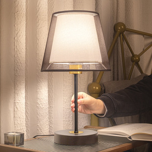 床头卧室台灯现代简约北欧家用轻奢床头灯触摸感应灯台灯美式调光