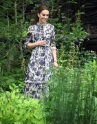凯特王妃同款印花连衣裙2022春夏新欧美女名媛，自然风修身中袖长裙