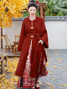 搭配马面裙的外套秋冬新中式女装，红色毛呢大衣国风回门新娘敬酒服