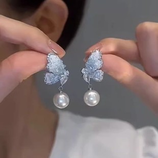 渐变蓝水晶蝴蝶珍珠，耳环女2023年耳饰，小众设计感高级耳钉