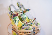 诺贝达女鞋夏季水钻，透明坡跟时尚，百搭流行凉鞋rm67231