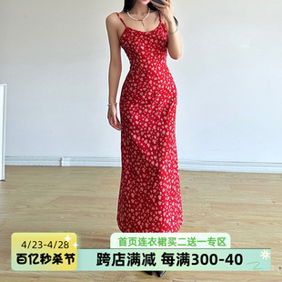 iuae「港风韵味」红色，碎花漏背吊带长裙，女复古显白收腰包臀连衣裙