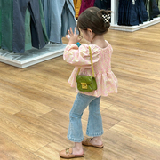 春秋韩版女童时髦洋气套装，儿童泡泡袖碎花衬衫，牛仔喇叭裤子潮