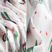 条纹雪纺纱红绿粉草布料印花白色顺垂连衣裙，衬衫时装设计师面料