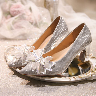 法式银色尖头高跟鞋女粗跟伴娘闪闪水晶婚鞋婚纱照新娘礼服鞋