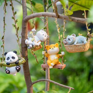 创意花园阳台垂吊装饰庭院，栅栏点缀装饰攀爬小熊猫壁挂秋千小动物