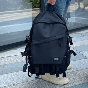 笔记本15.6寸电脑背包初高中生，纯黑色学生书包，休闲旅行男生背包包