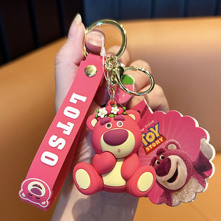 正版迪士尼草莓熊钥匙扣网红汽车，钥匙链挂件女精致书包挂饰品女生