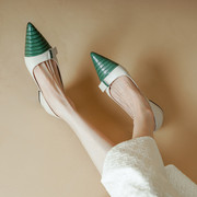 法式小众设计拼色单鞋女真皮，平底尖头时尚皮带扣，浅口绿色白色拼接