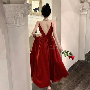 法式赫本小心机显白复古红色，v领吊带大裙摆，露背连衣裙晨袍礼服裙