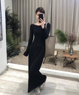黑色连衣裙子女春秋季2024年韩版内搭打底修身小露背包臀长裙