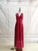 意大利轻奢玫红色，水溶蕾丝v领风琴，褶两件套连衣长裙