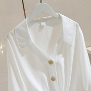 香港2024夏季白色v领衬衫，女中袖宽松显瘦防晒系带短款上衣潮