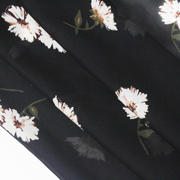 B33黑底花朵雏菊雪纺印花布服装连衣裙衬衫面料梭织布