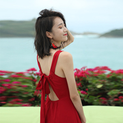 红色吊带连衣裙，海边度假拍照必备红裙
