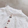 秋装花边小立领门襟，彩扣装饰全幅绣纯棉，白色打底衫衬衫女