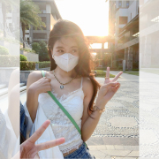 曾小咸绝美蕾丝小吊带，女2023超好看韩系美背，一体式带胸垫背心