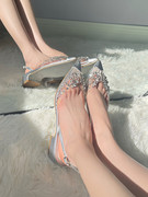 银色平底水钻凉鞋，女2024气质仙女水晶，一字带尖头透明低跟单鞋
