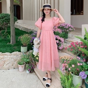 粉色优雅绝美气质连衣裙女夏季法式方领泡泡，袖温柔风收腰茶歇长裙