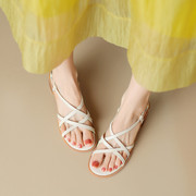 夏季40-43大码女鞋牛皮大牌纯色大号韩版一字扣带外穿女凉鞋