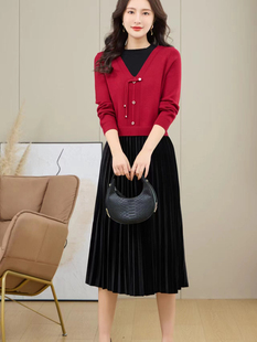 新中式红色针织连衣裙女秋冬季中长款气质，拼接假两件毛衣裙子