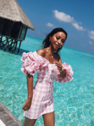 热带度假旅行法式浪漫超大荷叶袖露肩高腰连衣裙 粉白格 LM-151