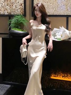 玉脂立体花朵吊带包臀鱼尾连衣裙女2024氛围感气质小礼裙