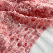 粉色小玫瑰立体花朵网纱创意，刺绣披肩连衣裙蓬蓬裙服装设计师面料