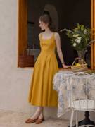 法式方领吊带裙子夏季a字百褶背心裙复古收腰黄色连衣裙