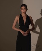 泰国设计师设计 Larobe8 深V无袖露背交叉开叉连衣裙长裙
