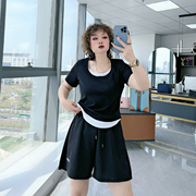 韩版u领下摆弧形设计感大码女装，200斤胖mm修身假两件短袖t恤上衣