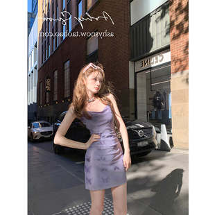 法式网纱紫色印花吊带连衣裙，女夏设计感抽褶收腰显瘦性感气质短裙