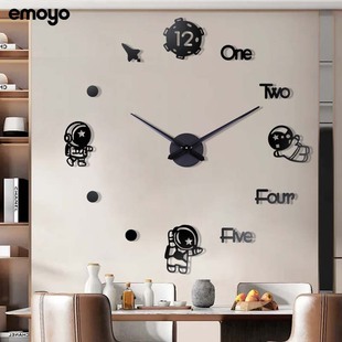 客厅家用墙上免打孔装饰钟表静音墙壁时钟创意卡通DIY太空人挂钟