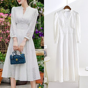 2023欧美赫本风高端纯棉，蕾丝镂空白色连衣裙，立领珍珠纽扣名媛长裙