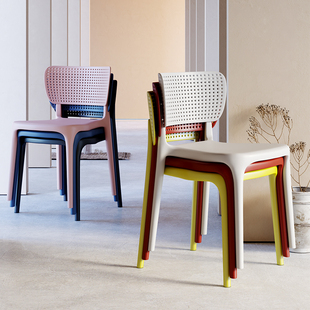 北欧家用塑料餐椅子简约休闲靠背椅子时尚塑胶，书桌洽谈椅户外凳子