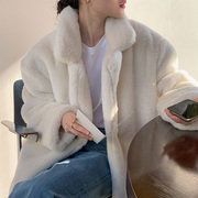 2023冬款白色毛绒绒(毛绒绒)仿水貂皮草中长款西服，领大衣韩系女保暖外套