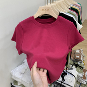 欧版玫红色2022夏小众(夏小众，)短款t恤女短袖，修身内搭美式螺纹纯色打底衫