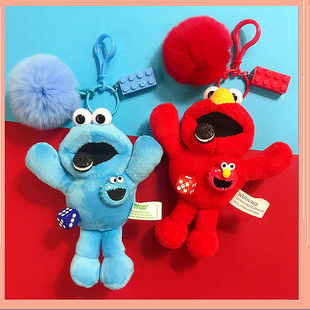 红色芝麻街玩偶蓝色艾摩钥匙扣獭，兔毛球包包挂件，书包挂饰情侣礼物