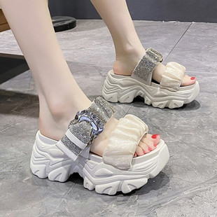 厚底拖鞋女时尚外穿2024年夏季韩版水钻增高金属扣松糕凉拖鞋